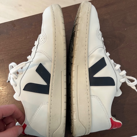 Men’s veja shoes size is 8.5 - Picture 6 of 6